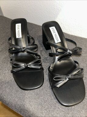 Steve Madden Black Triple-Bow Square-Toe Slide Heels